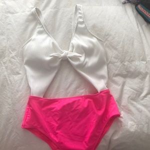 Hollister cut out one piece white/ hot pink, M